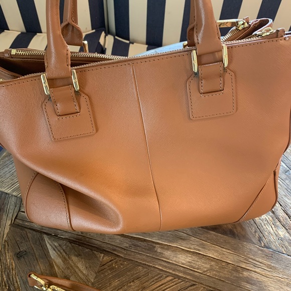 VGUC Tory Burch Robinson Tote - Picture 7 of 7